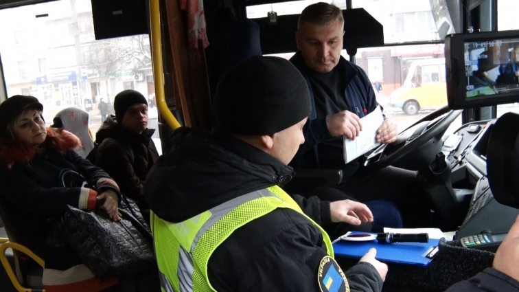 У Житомирі підбили підсумки рейду у громадському транспорті: скільки порушень зафіксували (ВІДЕО)
