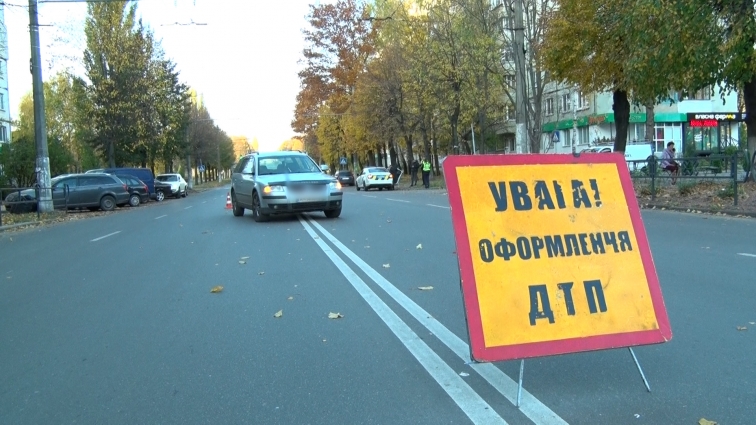 У Житомирі водійка автомобіля «Volkswagen» збила жінку (ВІДЕО)