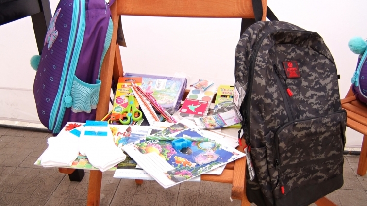 БФ «Карітас-Житомир» передав шкільні портфелики для дітей з родин ВПО (ВІДЕО)