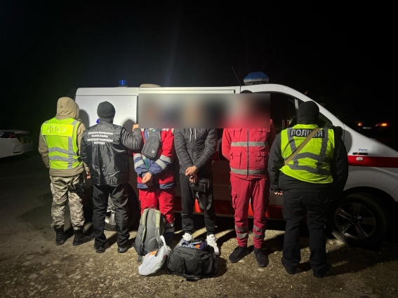 На Закарпатті зупинили водія швидкої, який віз «медбрата» з Житомирської області до кордону