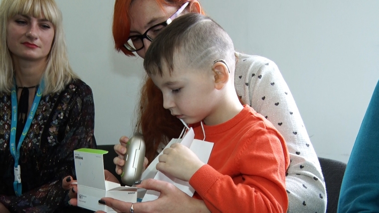 ГО «In Touch Ukraine Foundation» за підтримки ЮНІСЕФ передала 17 слухових апаратів дітям області (ВІДЕО)