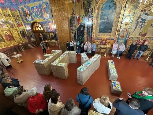 У Житомирі в рамках акції «Разом до ПЕРЕМОГИ» для військових освятили 3200 пасок