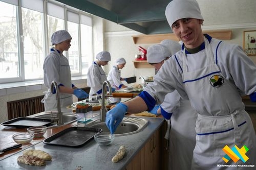 Хліб із чорнобривцями, Школа сервісу та шеф-артстудія: професійний коледж сервісу і дизайну м. Житомира готує підприємливих фахівців
