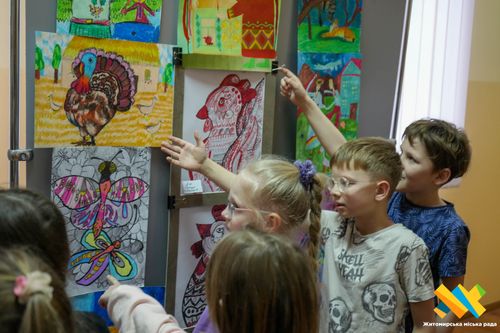 У Житомирі відкрили виставку робіт юних художників з Миколаєва