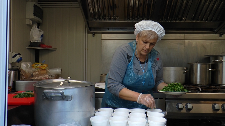 У Житомирі запрацювала соціальна кухня: годують переселенців та тих, хто опинився у складних обставинах