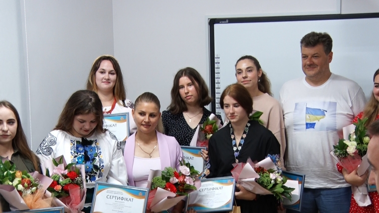 У Житомирі грошовими сертифікатами нагородили обдаровану молодь області (ВІДЕО)