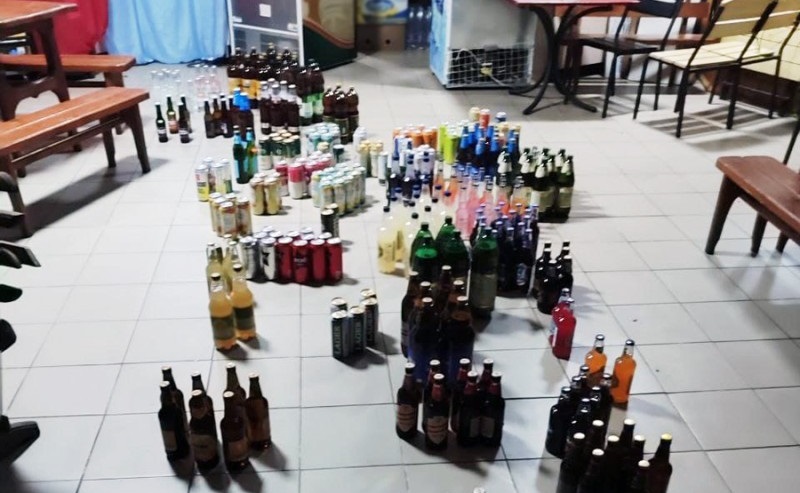 Понад 200 л незаконного спиртного у сільській крамниці: звягельські поліцейські задокументували порушення