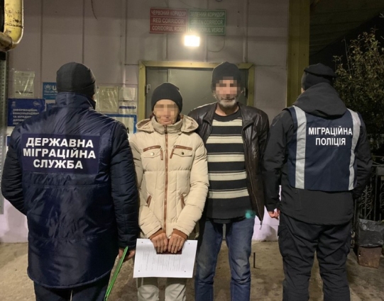 На Житомирщині працівники міграційної служби депортували двох росіян, які нелегально перебували на території України