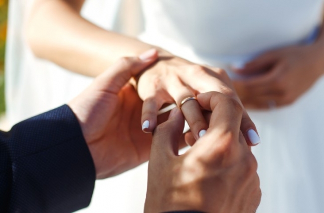На Житомирщині за 2024 рік 113 закоханих пар подали заяви на шлюб через портал «Дія»