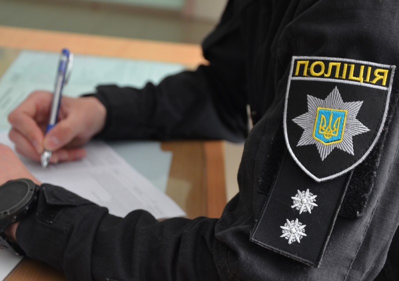 У Житомирі чоловік побив сина та пошкодив майно у квітковому магазині: поліція розпочала розслідування