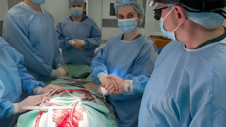У Житомирі лікарі врятували відразу три життя: батьки померлого пацієнта дали згоду на забір органів (ВІДЕО)