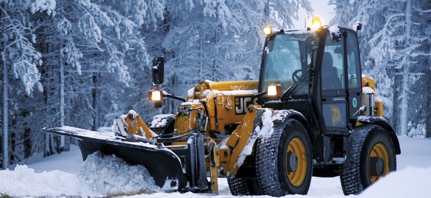 Десятки тисяч тонн снігу скинули з державних доріг за останню добу шляховики Житомирщини