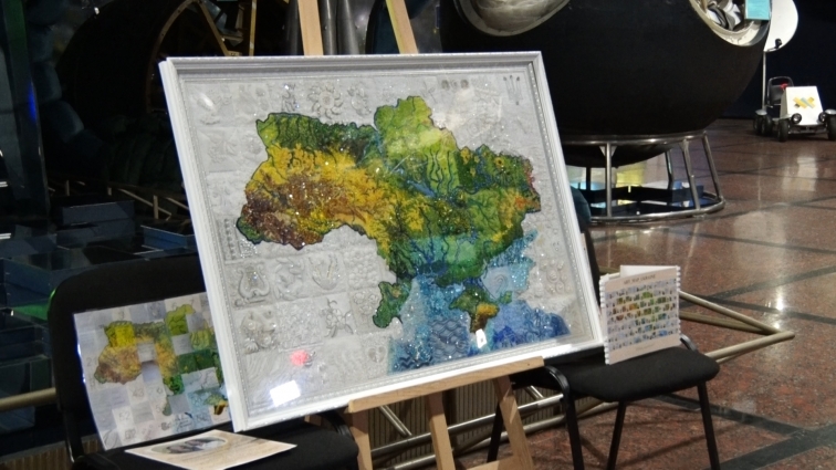 У Житомирі представили унікальну мапу, над якою працювали майстрині з різних куточків України та з-за кордону