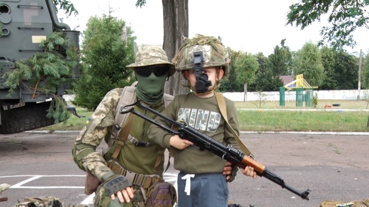 Десантники 95-ї бригади проводили екскурсію в військовій частині