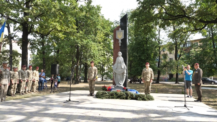 В Озерному за сприяння Житомирської районної державної адміністрації відкрили Меморіал Воїнам захисникам України