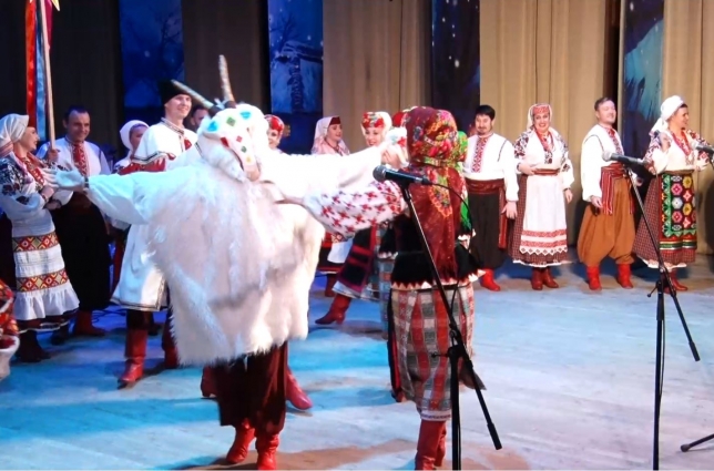 Перед Різдвом Поліський академічний ансамбль «Льонок» представив нову програму