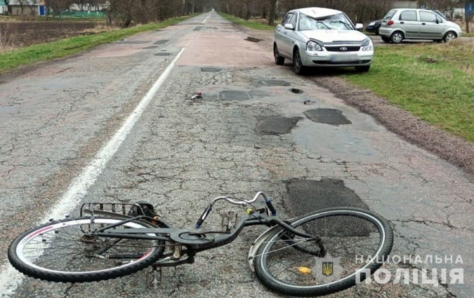 У Пулинській громаді водій ВАЗа наїхав на 52-річного велосипедиста, чоловік в лікарні