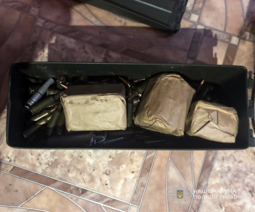 У Березівській громаді затримали 40-річного чоловіка, який торгував зброєю
