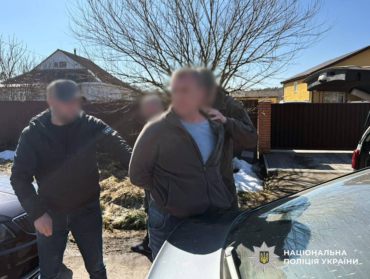 Незаконно збував зброю та боєприпаси: на Житомирщині затримали торговця