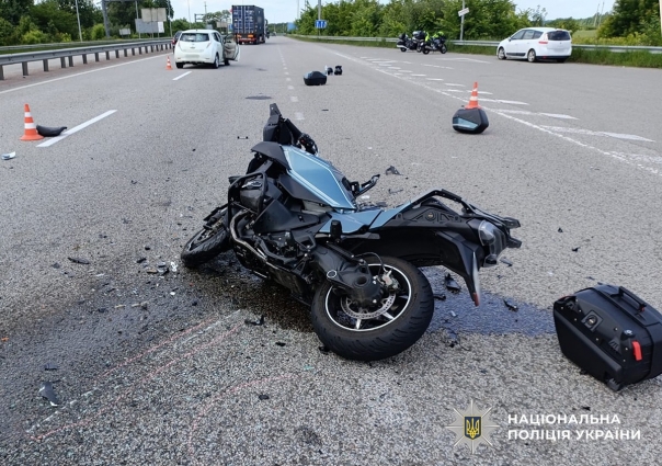 Неподалік Житомира в ДТП травмовано водія та пасажирку мотоцикла