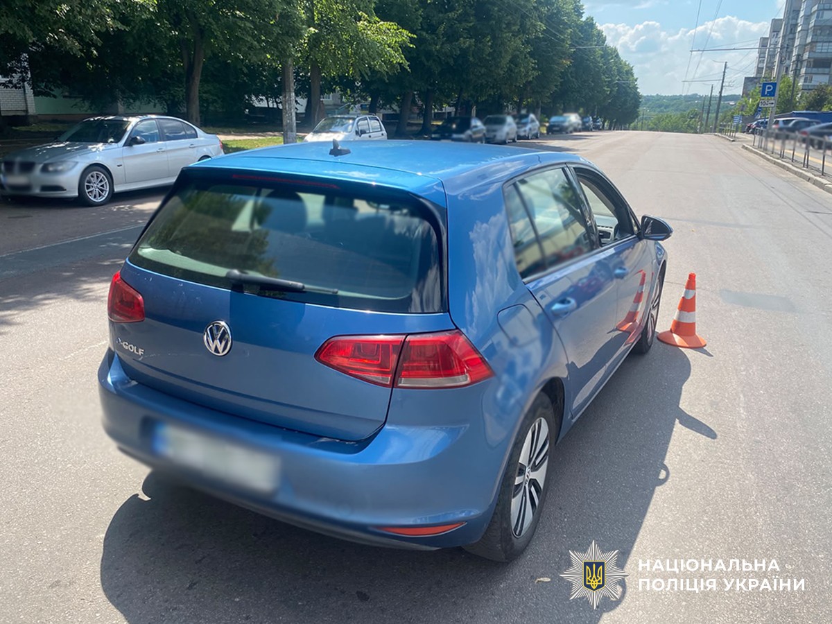 У Житомирі на Польовій під колеса автівки потрапила пенсіонерка
