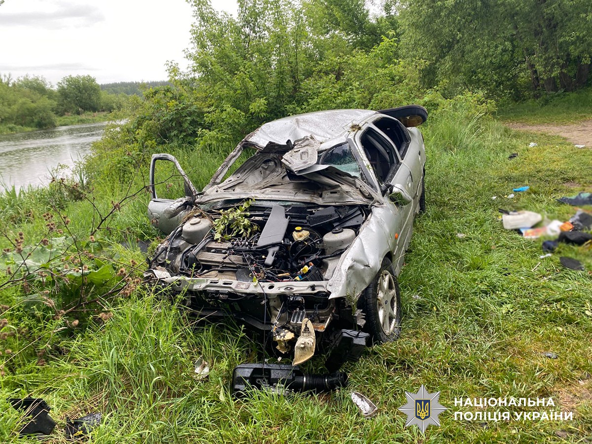 Зіткнувся із колесовідбійником та злетів у кювет: на Коростенщині в ДТП загинув 52-річний водій