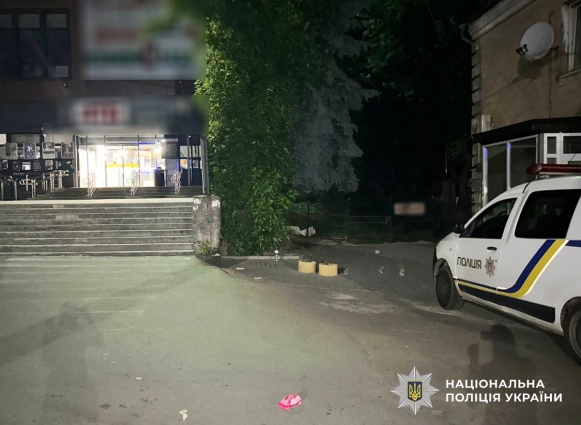 Замість виклику медиків – пограбував: у Житомирі затримали 45-річного чоловіка, який вкрав телефон у перехожого