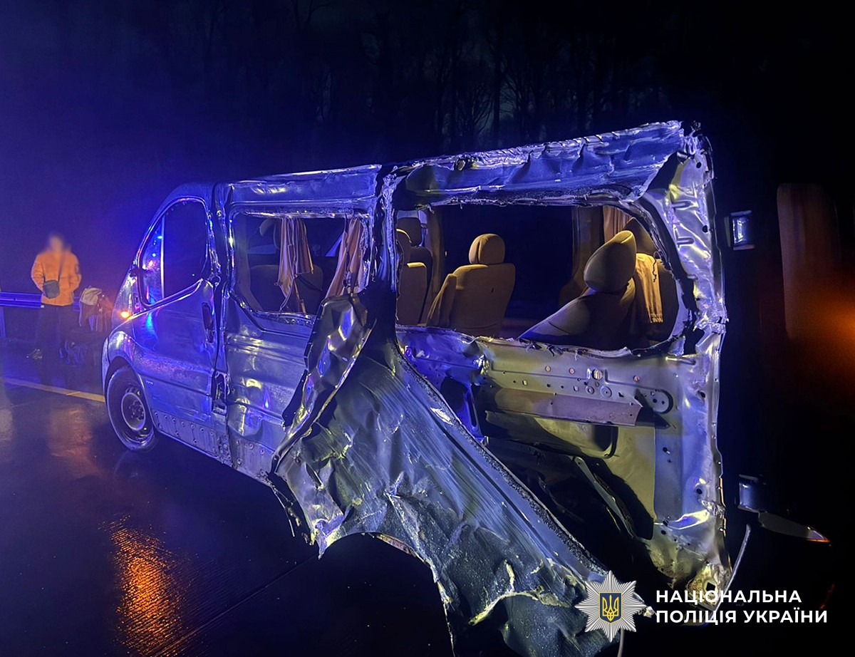 Неподалік Житомира у подвійній ДТП загинула пасажирка мікроавтобуса: поліцейські розпочали розслідування