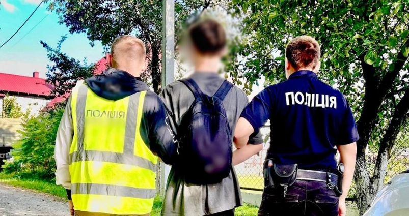 У Звягелі затримали наркоторговця: у чоловіка вилучили майже 150 згортків з психотропними речовинами