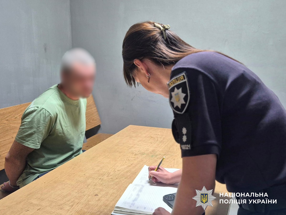 У Житомирі на проспекті Миру чоловік, забарикадувався у квартирі та погрожував гранатою