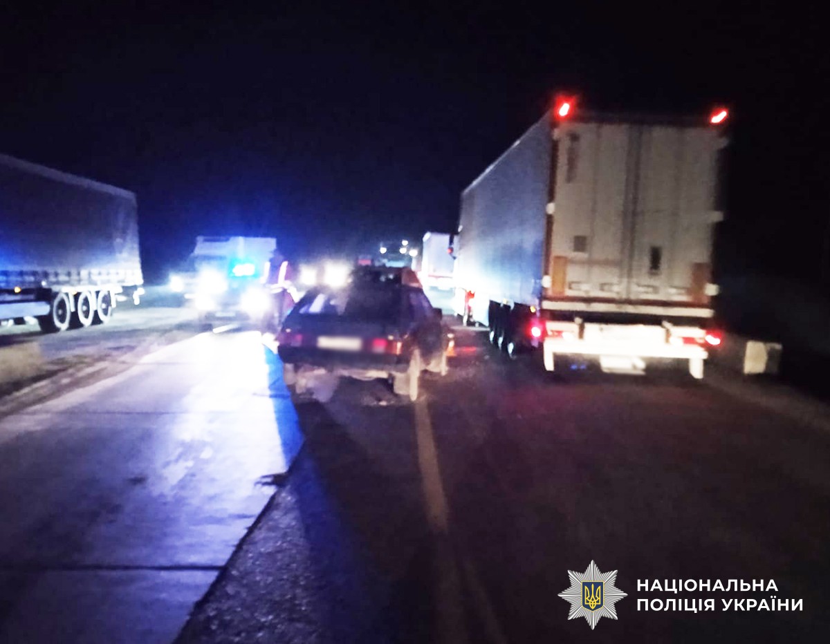 Біля Житомира зіткнулись ВАЗ та кросовер: в ДТП постраждав 63-річний чоловік