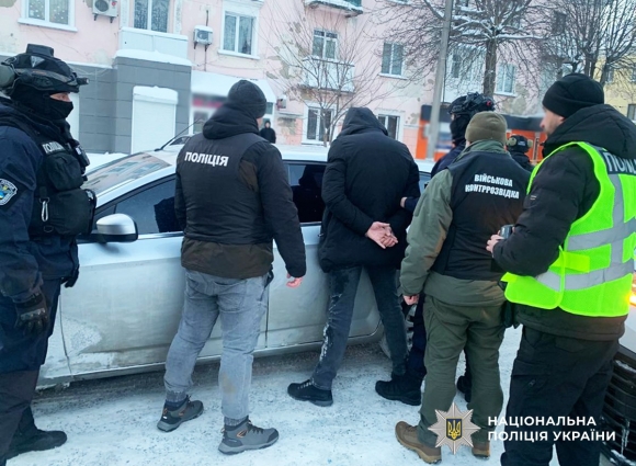 1,5 тис. доларів США за зняття відмітки «Розшук»: на Житомирщині викрили військовослужбовців ТЦК у хабарництві