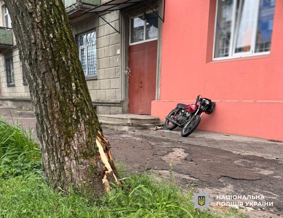 У Бердичеві внаслідок ДТП травмувалися двоє неповнолітніх: водій Porsche не надав переваги в русі мотоциклу