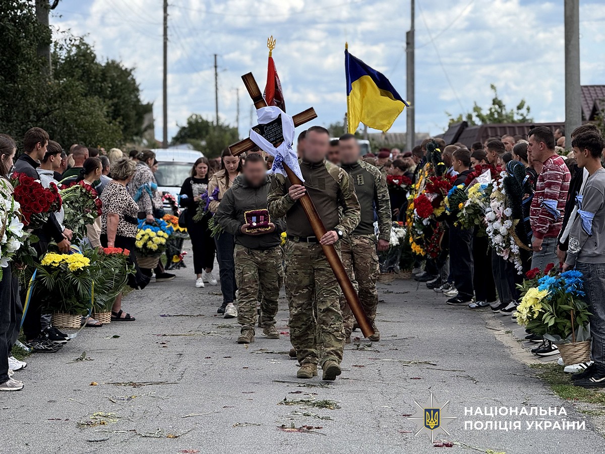 Повернувся додому на щиті: у Левкові попрощались з полеглим на війні поліцейським Михайлом Сейком