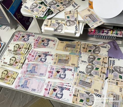 Шахрайство на мільйон: на Житомирщині викрили групу молодиків у фінансових махінаціях