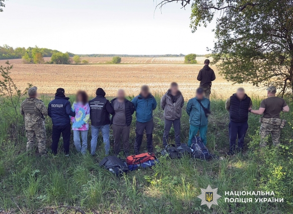 На півночі Житомирщини затримали трьох осіб, які перевозили чоловіків призовного віку до прикордонної зони