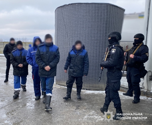 Самовільно врізались в трубопровід підприємства та «заробили» майже 700 тис. грн.: на Звягельщині викрили 5 чоловіків у розкраданні пального