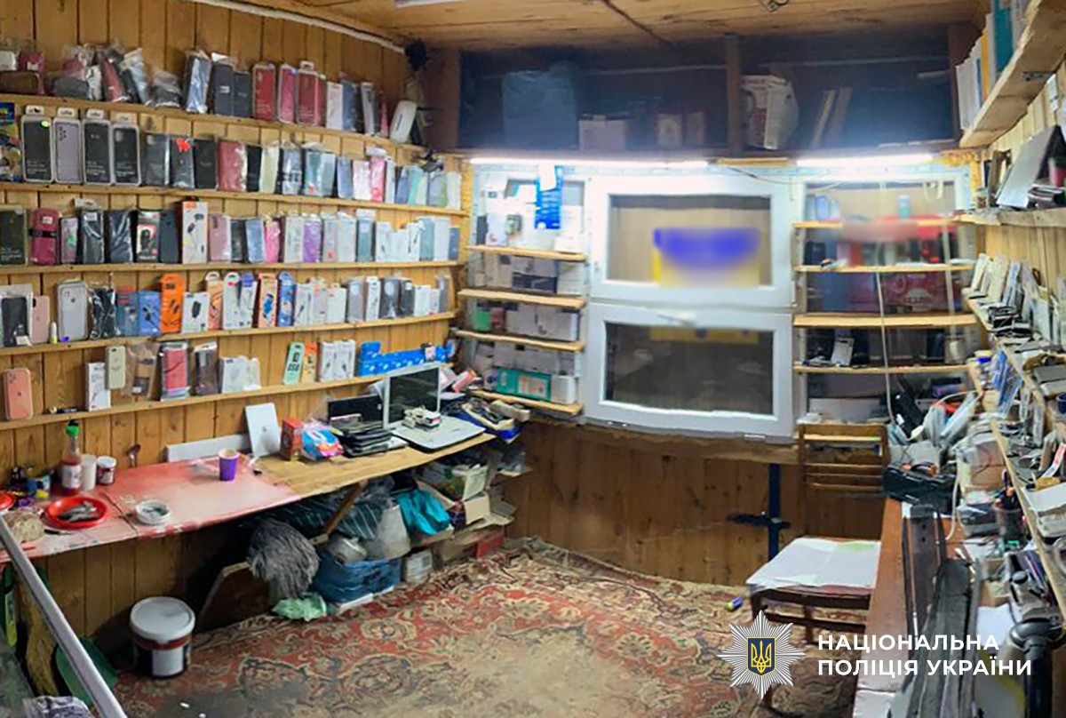 У Черняхові затримали чоловіка, який вкрав 8 телефонів з крамниці