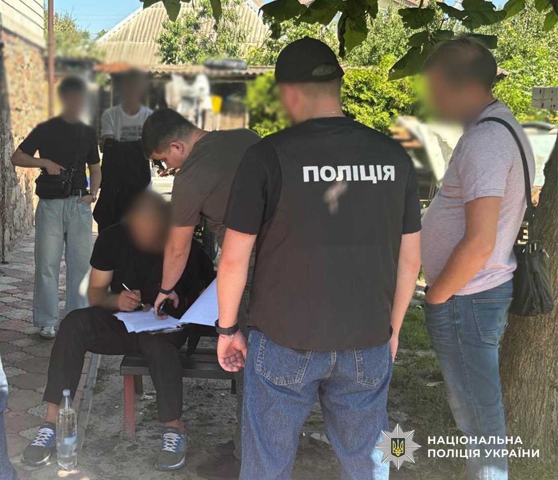 Хімічні речовини, зброя та наркотики: у Житомирі затримали 5 чоловіків за виготовлення амфетаміну