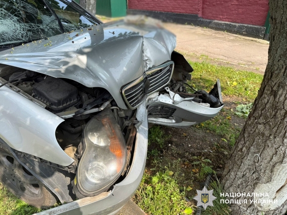 У Коростені в ДТП постраждали троє людей: водій не впорався з керуванням