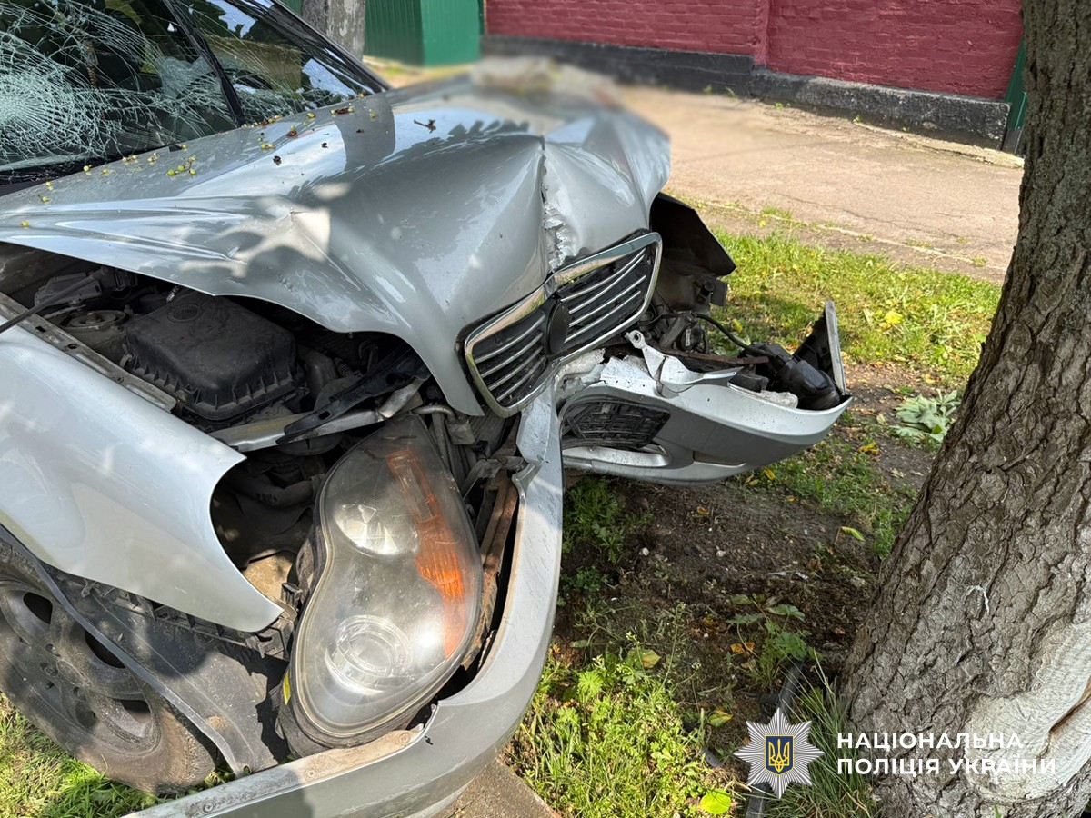 У Коростені в ДТП постраждали троє людей: водій не впорався з керуванням