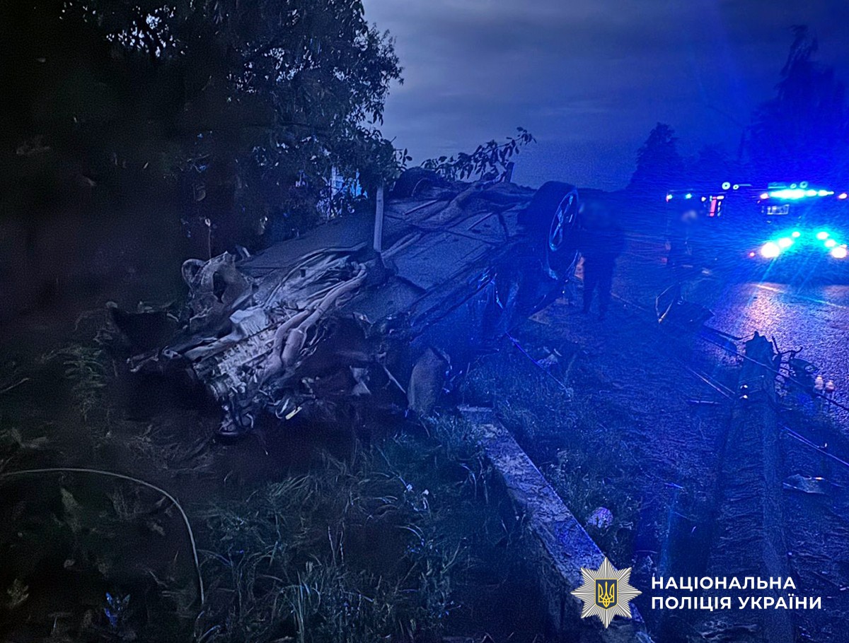 У Тетерівці в ДТП травми отримали двоє людей: водій автівки не впорався з керуванням