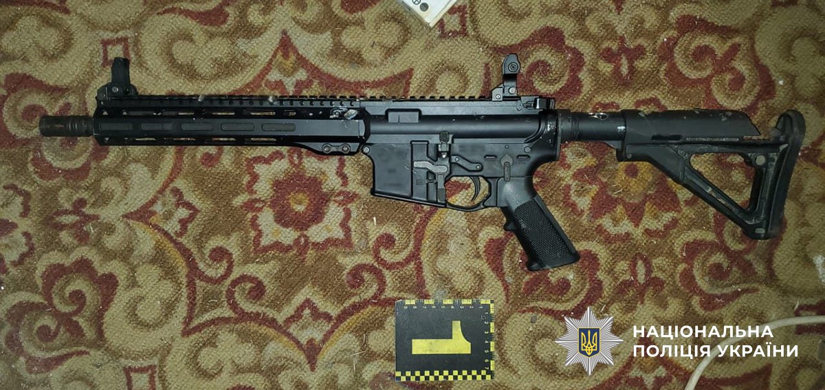 Приніс додому з лісу: на Коростенщині поліцейські вилучили зброю та набої у 63-річного чоловіка