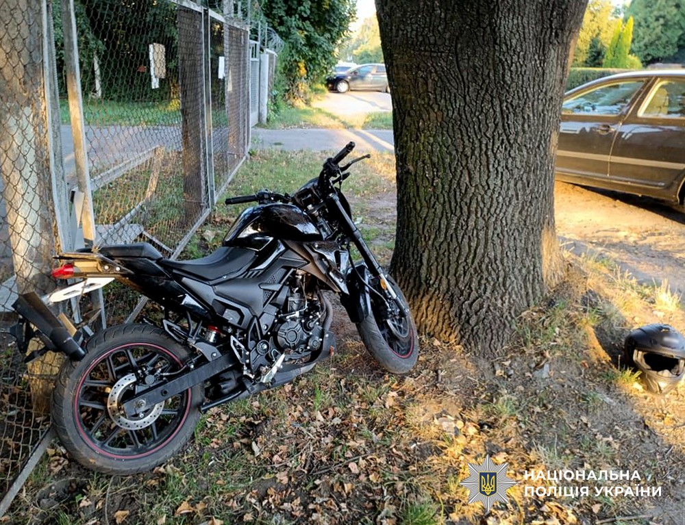 У Житомирі в ДТП травмовано неповнолітнього керманича мотоцикла, 16-річний хлопець в реанімації