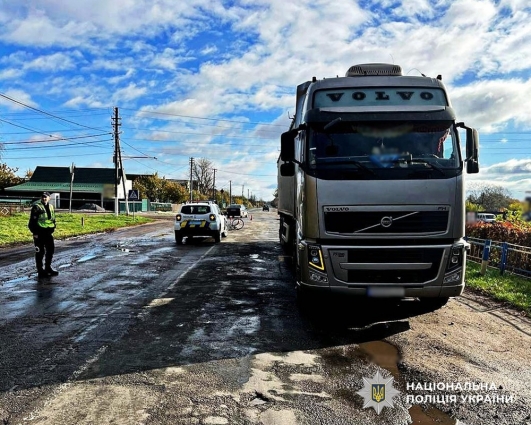 У Ружині водій вантажівки наїхав на 72-річну жінку, яка на велосипеді виїхала на пішохідний перехід