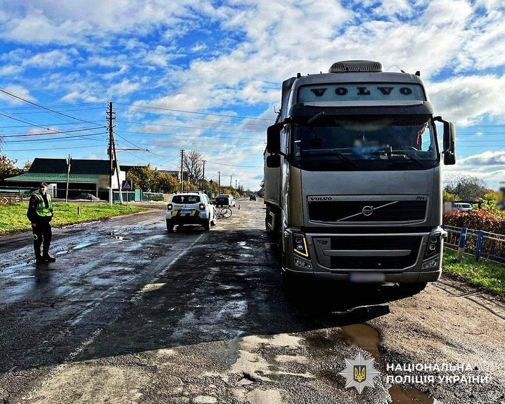 У Ружині водій вантажівки наїхав на 72-річну жінку, яка на велосипеді виїхала на пішохідний перехід