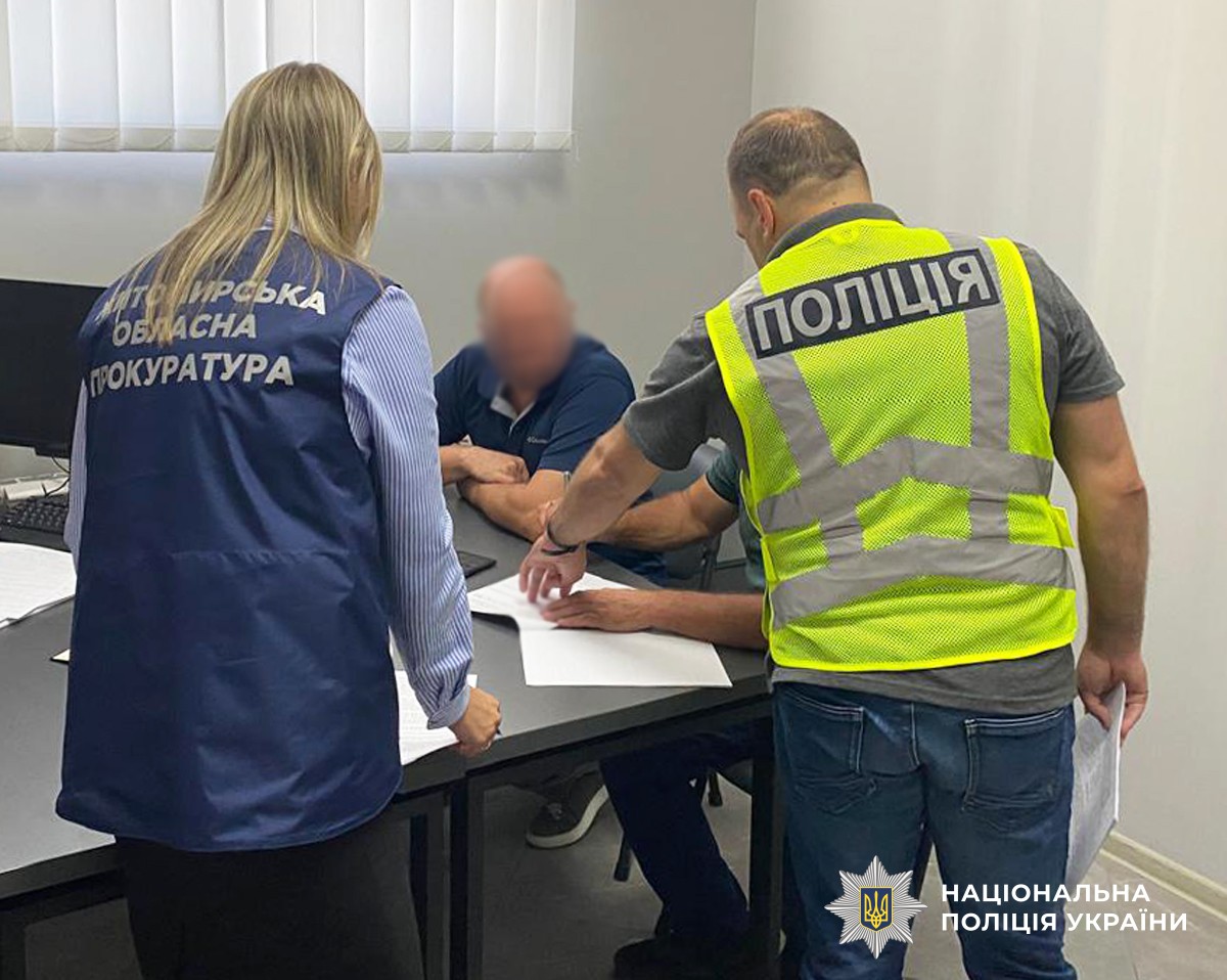 Фіктивний військовий облік і спроба підкупу посадовця ТЦК: на Житомирщині 3 чоловікам повідомлено про підозру