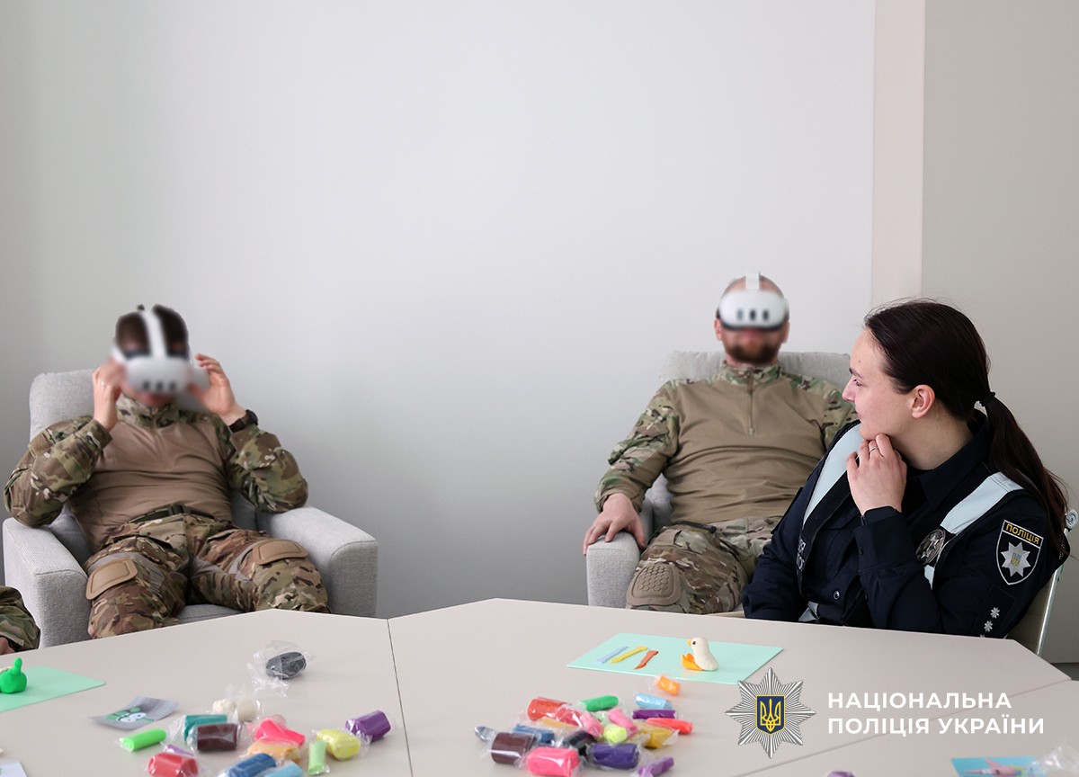 У Житомирі поліцейські пройшли арт-терапевтичний захід для емоційного відновлення