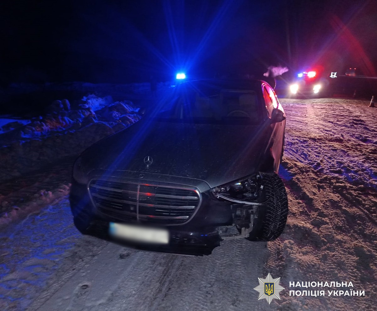 Поблизу села Кам’яний Майдан під колеса автівки потрапив пішохід: 60-річний чоловік помер дорогою до лікарні