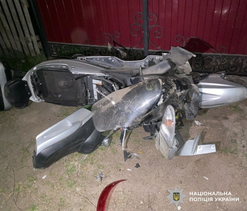 На Коростенщині у ДТП загинув мопедист: чоловік в'їхав у паркан